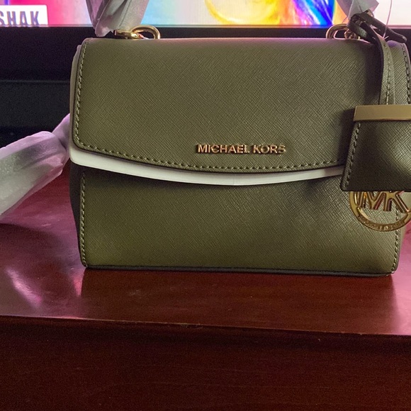 Michael Kors mini bag - Picture 1 of 6